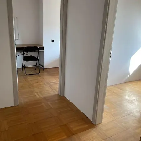 شقة 5 Bedrooms Central ليوبليانا